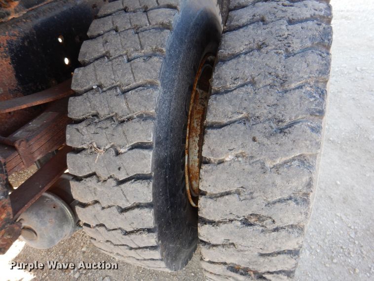 image for item KW9306 1996 Ford F800  dump truck