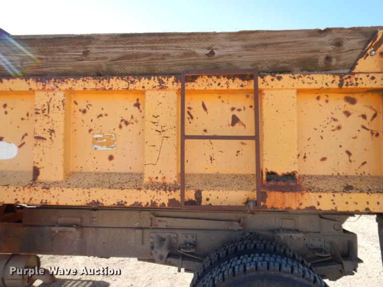 image for item KW9307 1994 Chevrolet Kodiak  dump truck