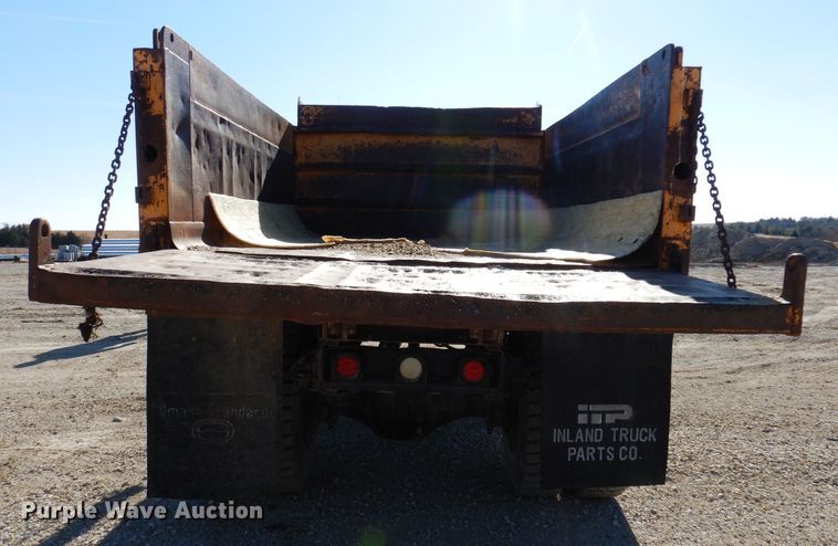 image for item KW9309 1992 GMC Kodiak  dump truck