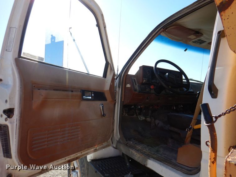 image for item KW9309 1992 GMC Kodiak  dump truck