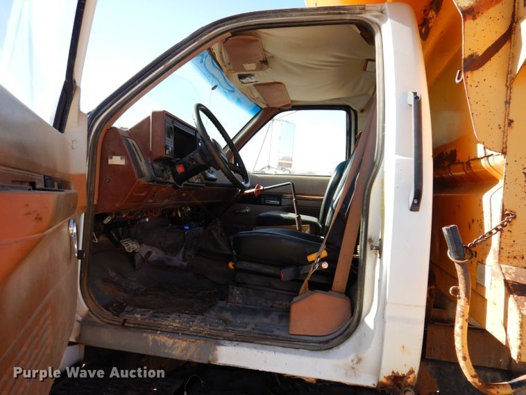 image for item KW9309 1992 GMC Kodiak  dump truck