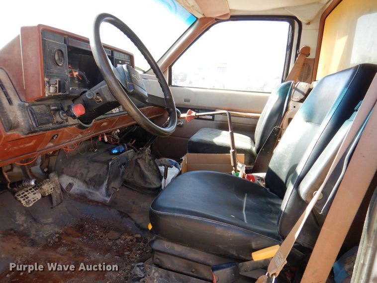 image for item KW9309 1992 GMC Kodiak  dump truck