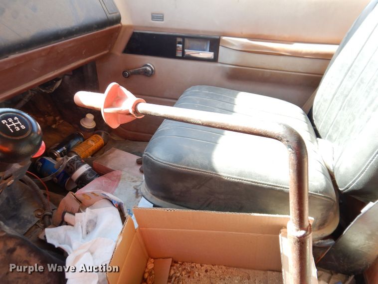 image for item KW9309 1992 GMC Kodiak  dump truck