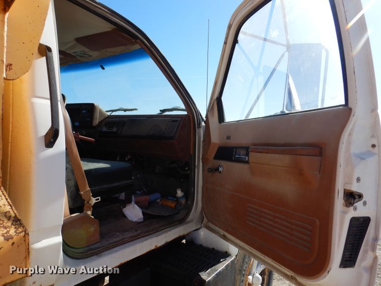 image for item KW9309 1992 GMC Kodiak  dump truck