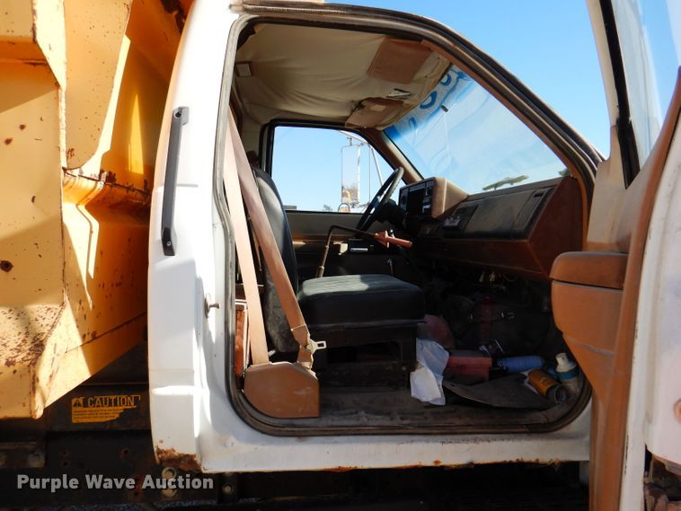 image for item KW9309 1992 GMC Kodiak  dump truck