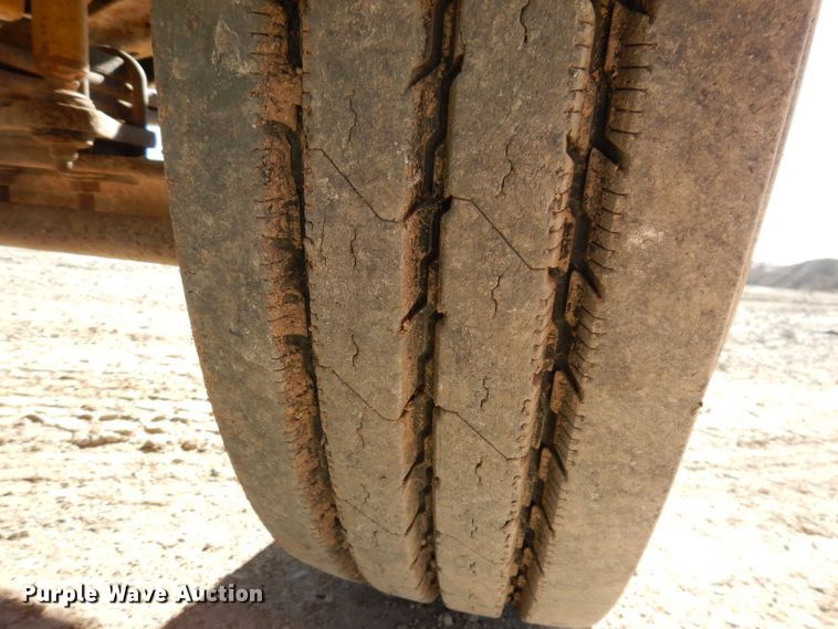 image for item KW9309 1992 GMC Kodiak  dump truck