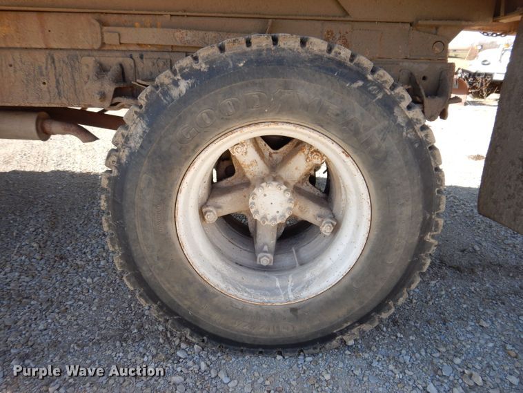 image for item KW9309 1992 GMC Kodiak  dump truck