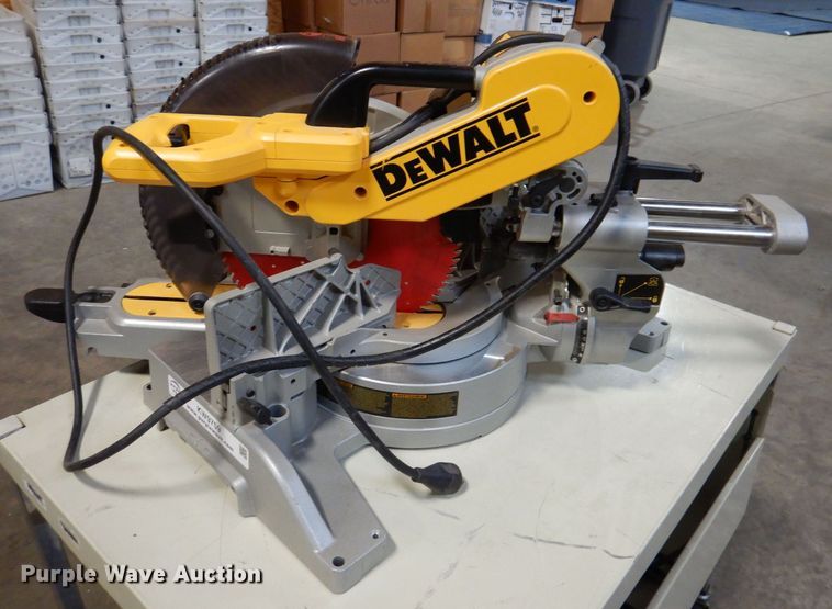 DeWalt DW718 miter saw in Ankeny, IA Item KW9759 sold Purple Wave