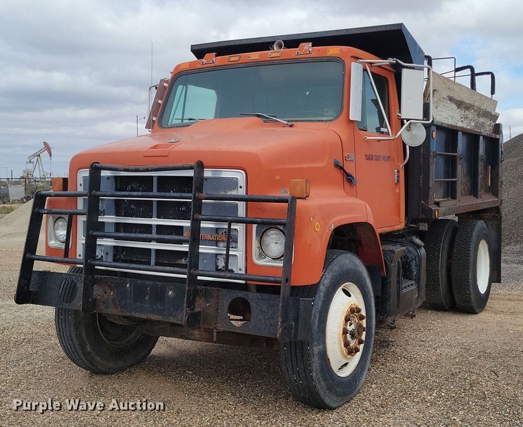 image for item LG9320 1987 International S2375  dump truck