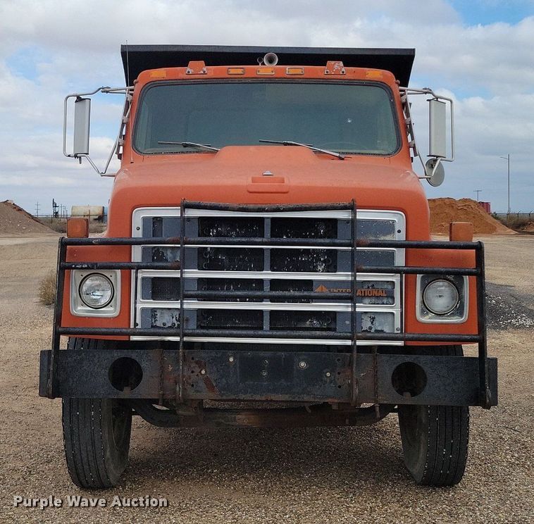 image for item LG9320 1987 International S2375  dump truck