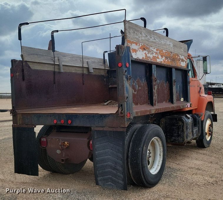 image for item LG9320 1987 International S2375  dump truck