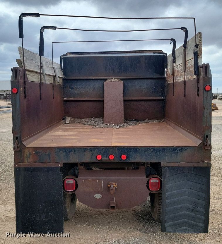 image for item LG9320 1987 International S2375  dump truck