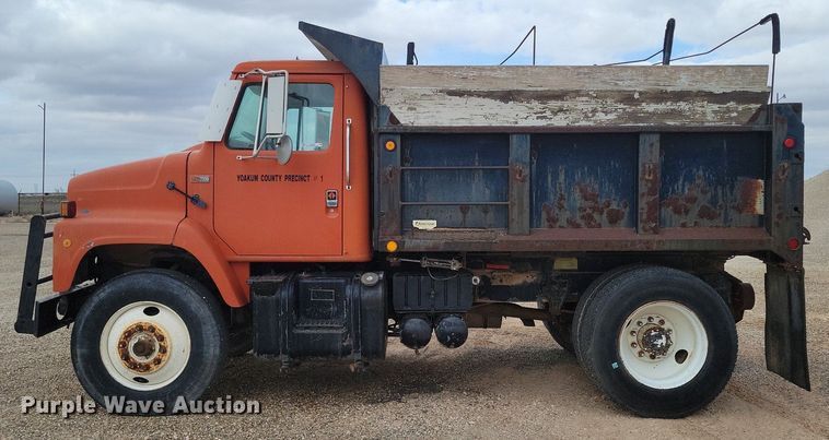 image for item LG9320 1987 International S2375  dump truck