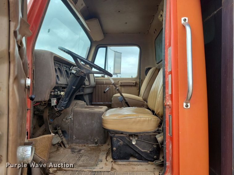 image for item LG9320 1987 International S2375  dump truck