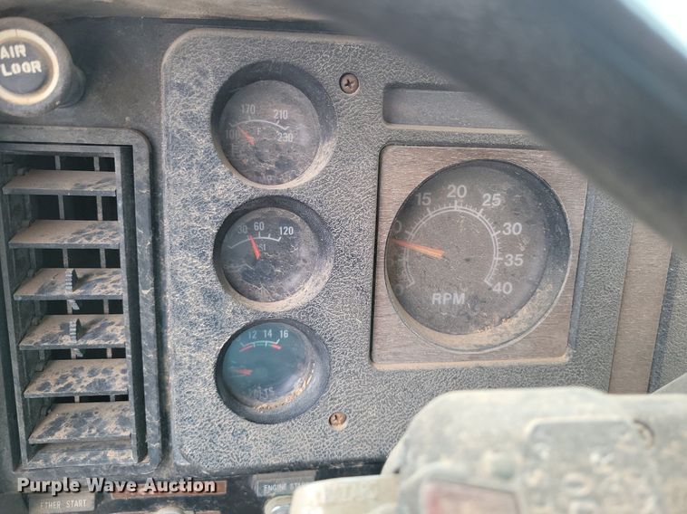 image for item LG9320 1987 International S2375  dump truck