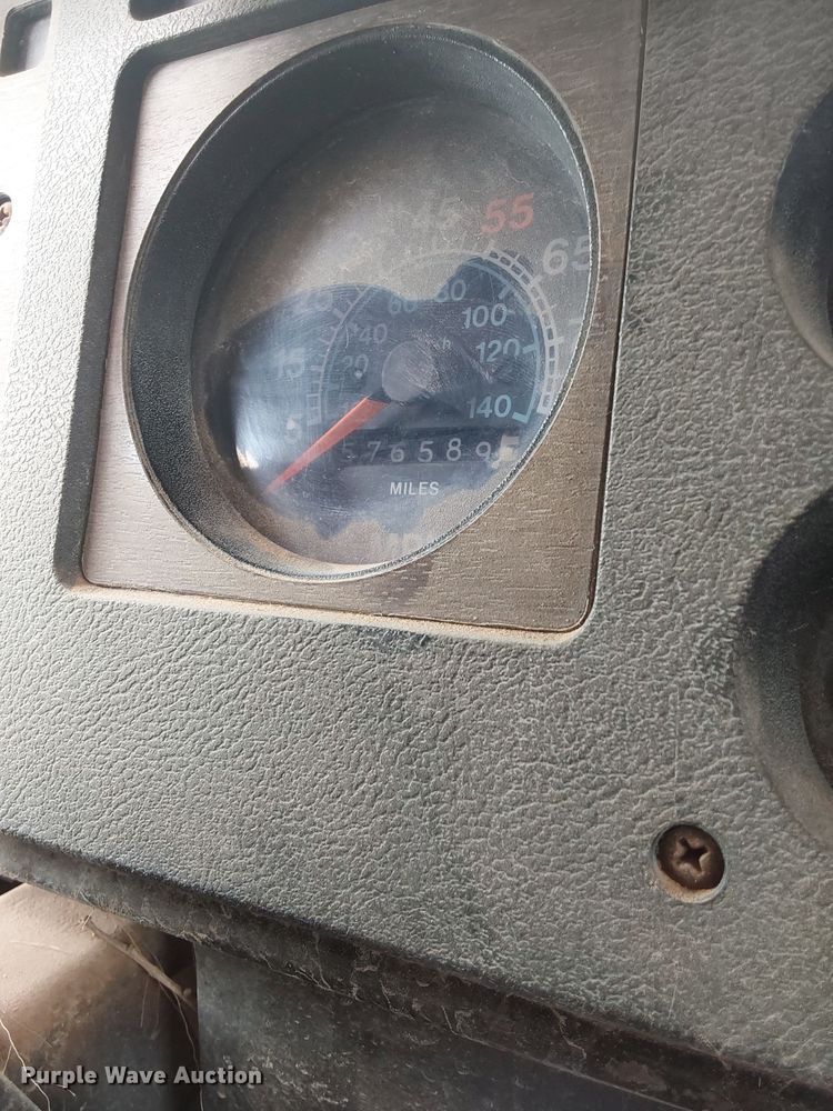 image for item LG9320 1987 International S2375  dump truck