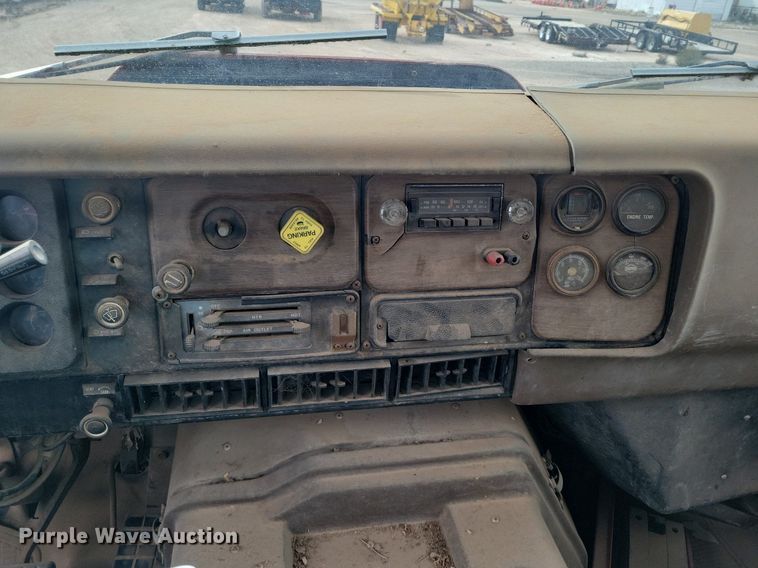 image for item LG9320 1987 International S2375  dump truck