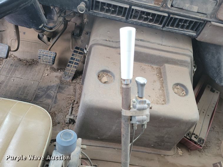 image for item LG9320 1987 International S2375  dump truck