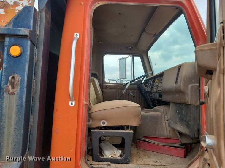 image for item LG9320 1987 International S2375  dump truck