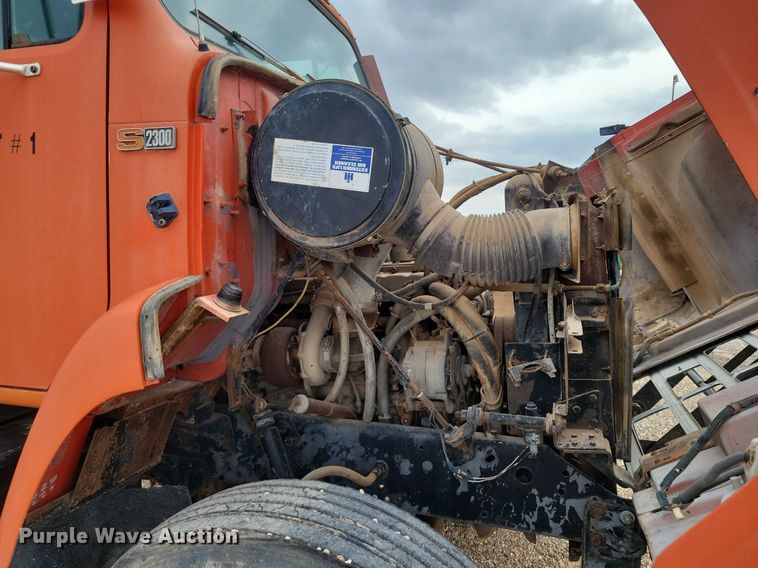 image for item LG9320 1987 International S2375  dump truck