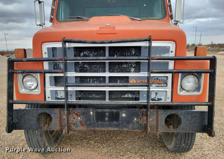 image for item LG9320 1987 International S2375  dump truck