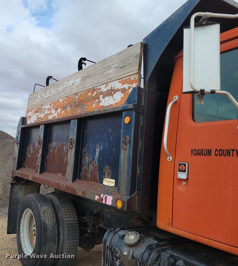 image for item LG9320 1987 International S2375  dump truck