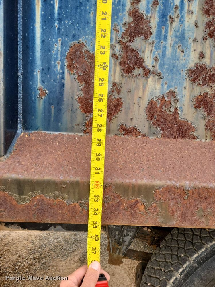 image for item LG9320 1987 International S2375  dump truck