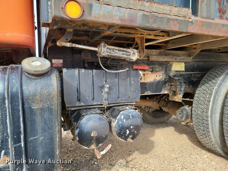 image for item LG9320 1987 International S2375  dump truck