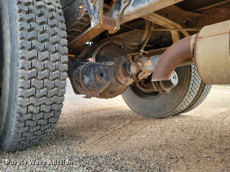 image for item LG9320 1987 International S2375  dump truck