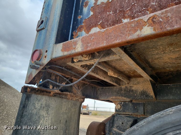 image for item LG9320 1987 International S2375  dump truck