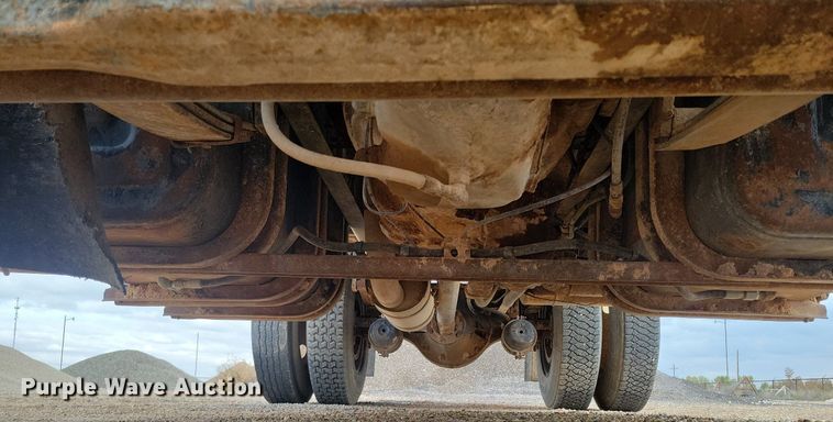 image for item LG9320 1987 International S2375  dump truck