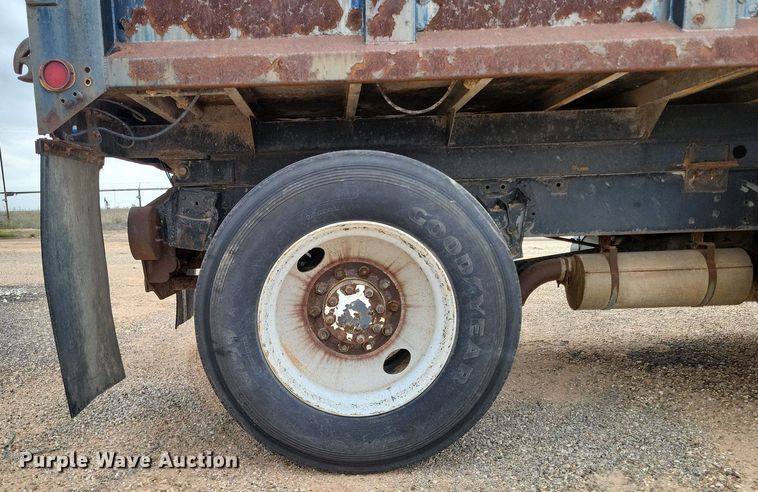 image for item LG9320 1987 International S2375  dump truck