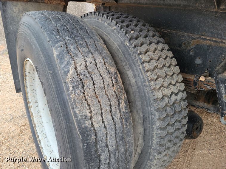 image for item LG9320 1987 International S2375  dump truck