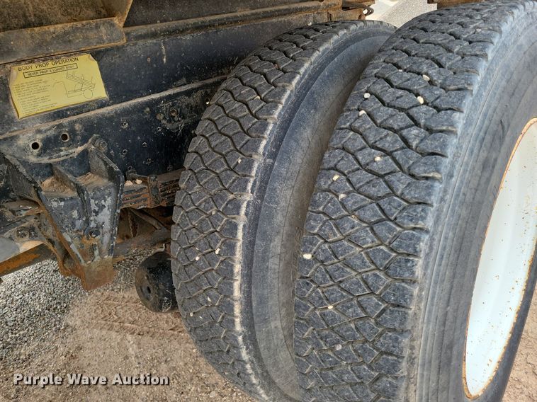 image for item LG9320 1987 International S2375  dump truck