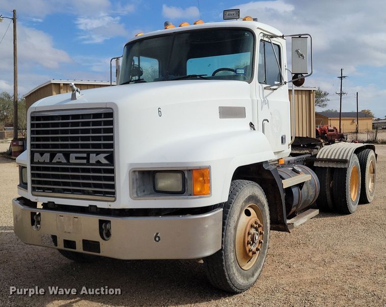 image for item LG9322 1990 Mack CH613  semi truck