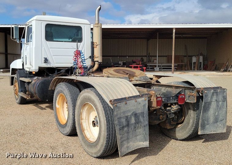 image for item LG9322 1990 Mack CH613  semi truck