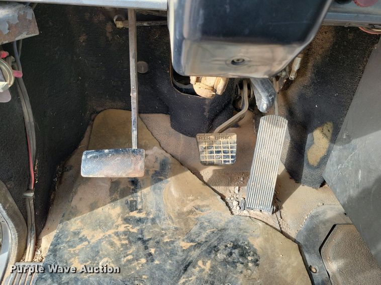 image for item LG9322 1990 Mack CH613  semi truck