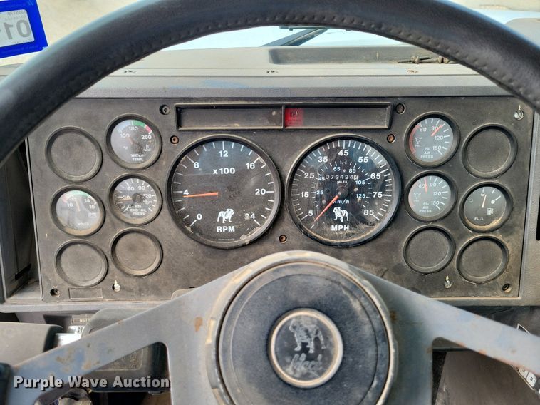 image for item LG9322 1990 Mack CH613  semi truck