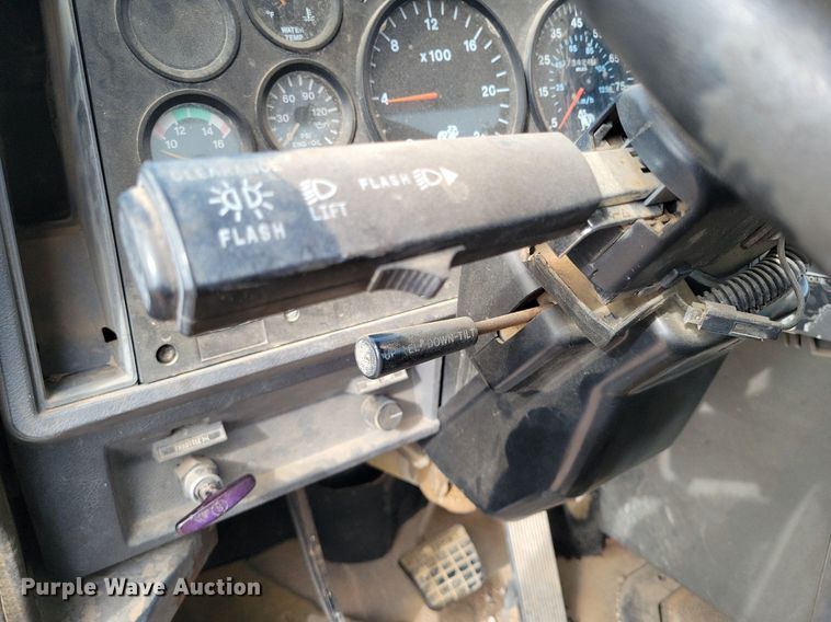 image for item LG9322 1990 Mack CH613  semi truck