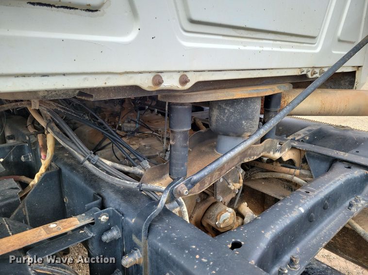 image for item LG9322 1990 Mack CH613  semi truck