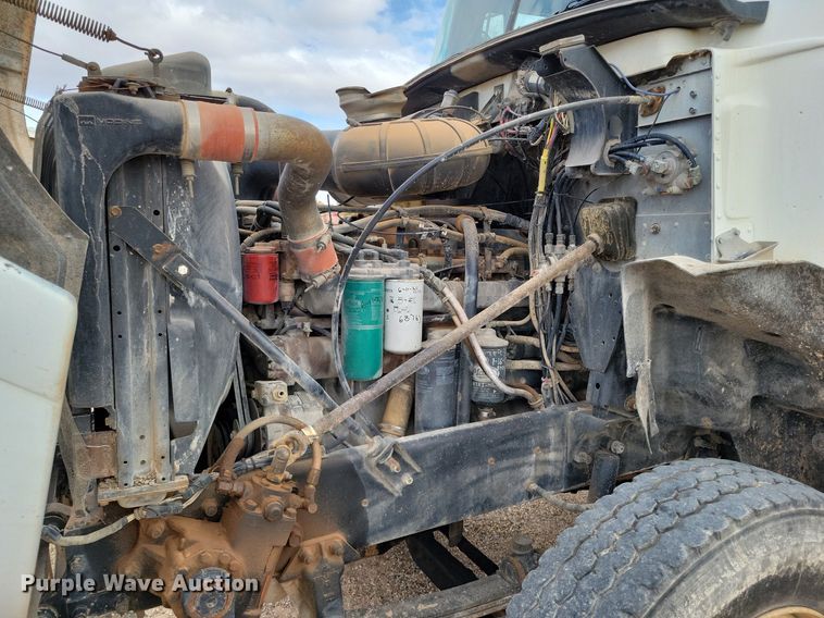 image for item LG9322 1990 Mack CH613  semi truck