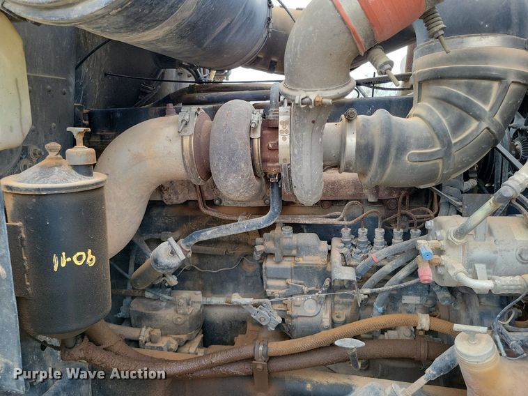 image for item LG9322 1990 Mack CH613  semi truck