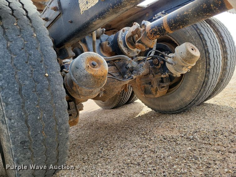 image for item LG9322 1990 Mack CH613  semi truck