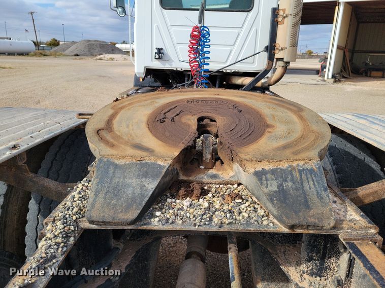 image for item LG9322 1990 Mack CH613  semi truck