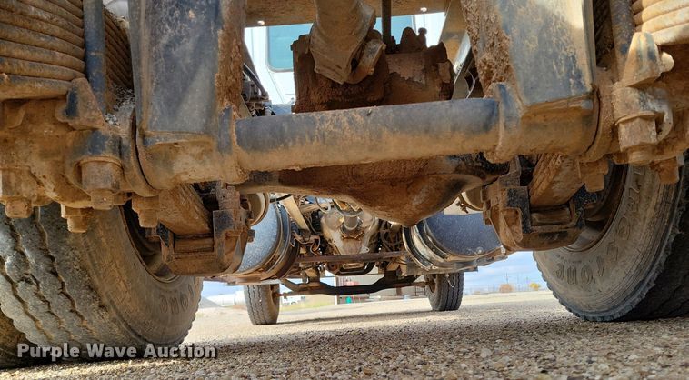 image for item LG9322 1990 Mack CH613  semi truck