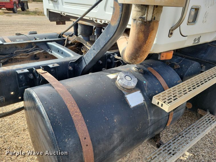 image for item LG9322 1990 Mack CH613  semi truck