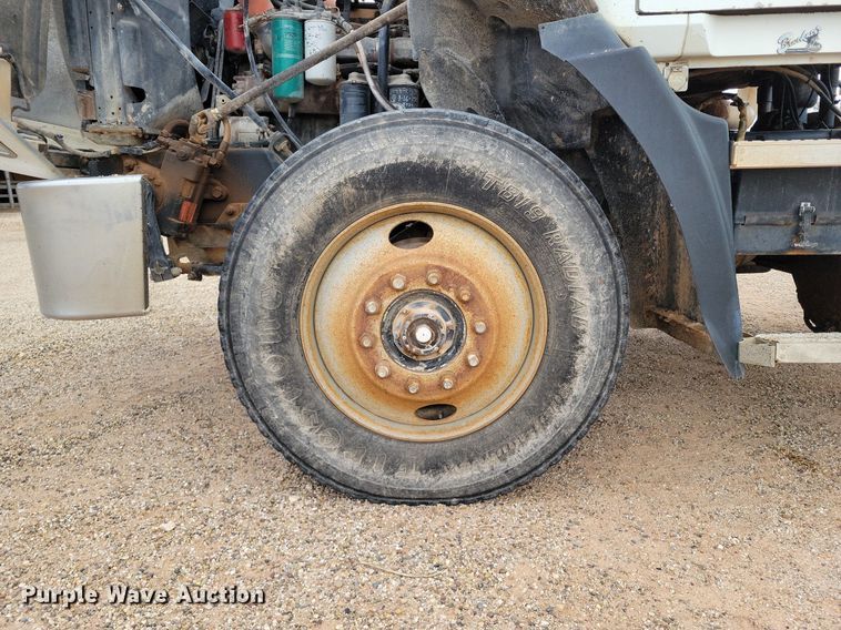 image for item LG9322 1990 Mack CH613  semi truck