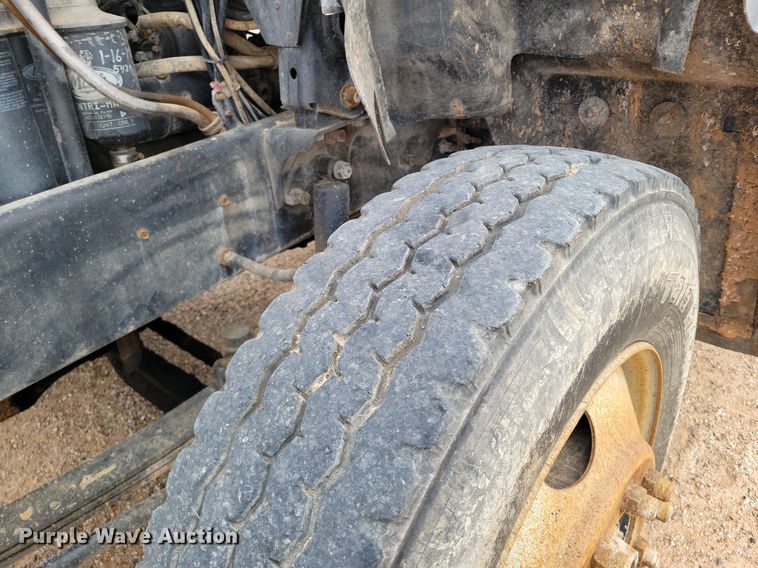 image for item LG9322 1990 Mack CH613  semi truck