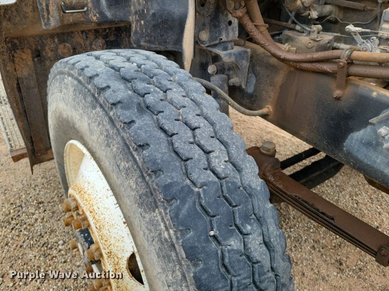 image for item LG9322 1990 Mack CH613  semi truck