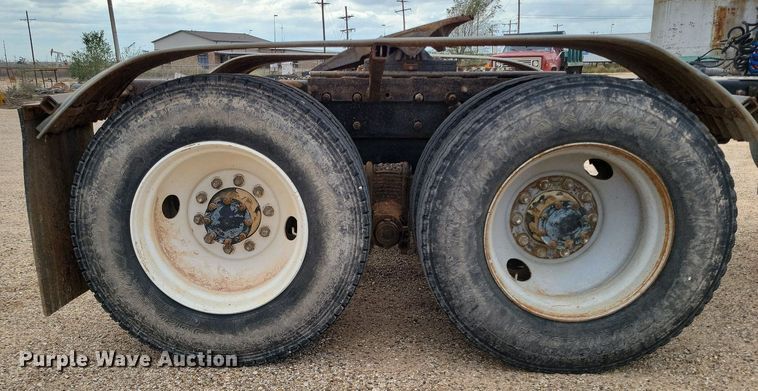 image for item LG9322 1990 Mack CH613  semi truck